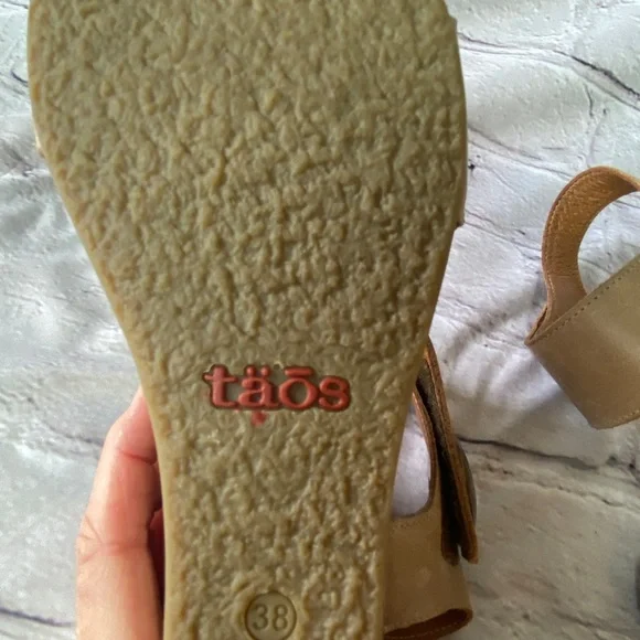 Taos Carousel Tan Wedges - Picture 4 of 16